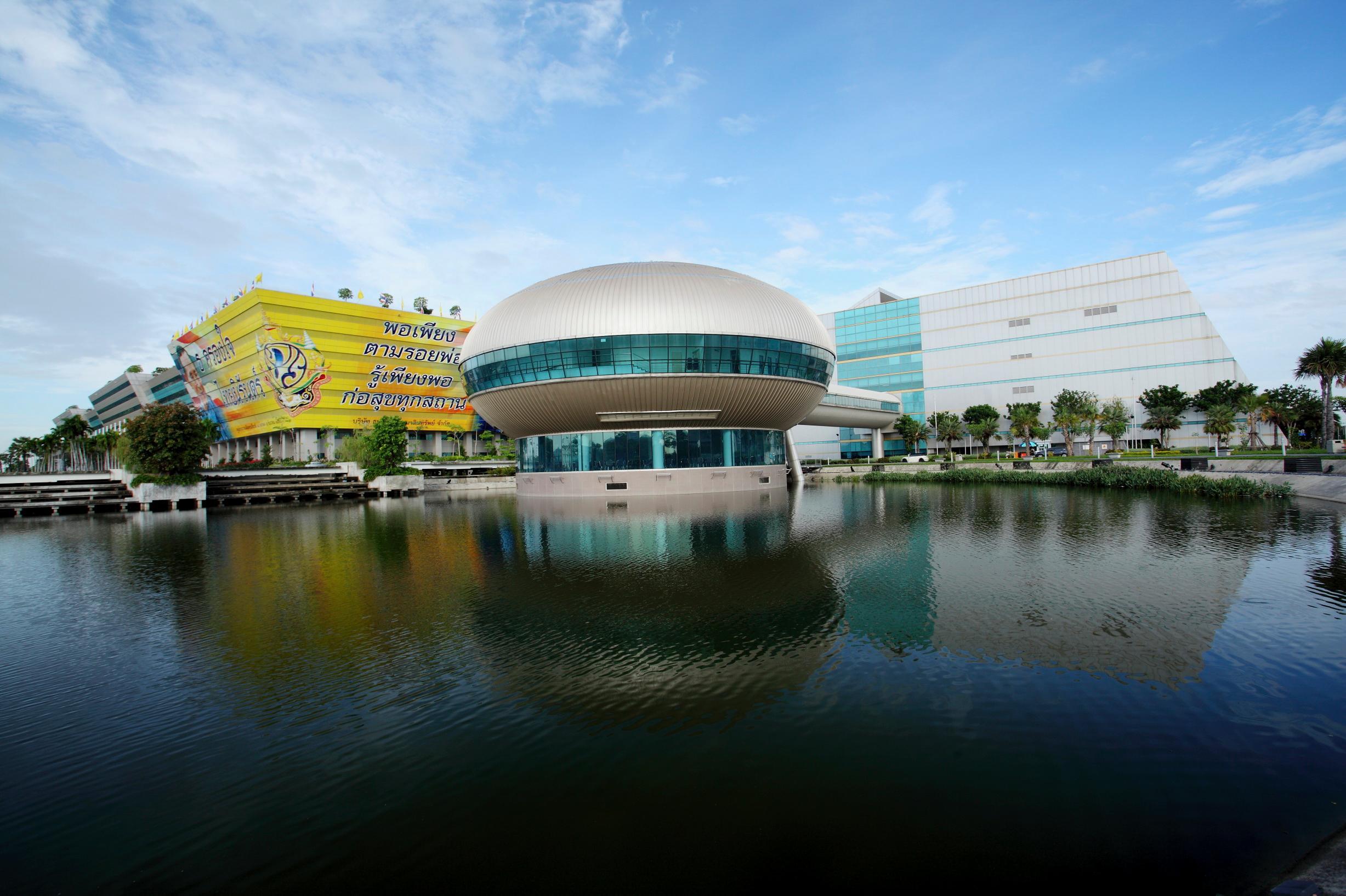 Centara Life Government Complex Hotel & Convention Centre Chaeng Watthana Bangkok Exterior photo